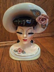 Jarrón cabeza dama Japón vintage fina calidad vestido amarillo, sombrero blanco, rosas - Imagen 1 de 24