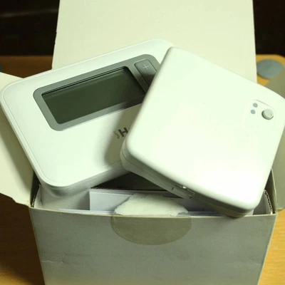 Honeywell Resideo T3R Wireless IHEAT Thermostat Y3S120UKBDR109-IHT - NEW - Image 1 of 3