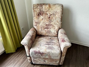 Elektrisch verstellbarer Sessel / Fernsehsessel mit Aufstehhilfe & Liegefunktion - Bild 1 von 9