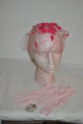 SOMBRERO DE TERCIOPELO ROSA VINTAGE AÑOS 50 60 con red + guantes KAYSER rosa + broche rosa Foto 1 de 4