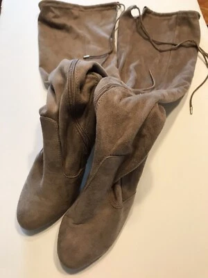 Bota de bambú de gamuza sintética para dama talla 9 usada Foto 1 de 4