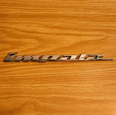 Chevrolet "Impala" 2001-2005 emblema de maletero de plástico - cromado - como se quitó Foto 1 de 4