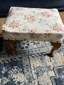 COTTAGE STYLE FOOT STOOL RECOVERED IN CREAM FLORAL - Picture 1 of 10