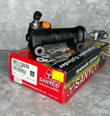 CLUTCH MASTER CYLINDER ASSY MITSUBISHI FUSO CANTER FE434 FE444 [MC113030 ] - Image 1 of 4