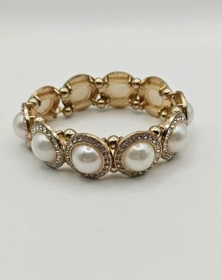 Preciosa pulsera elástica con tonos dorados, perlas simuladas y detalles de diamantes de imitación Foto 1 de 3