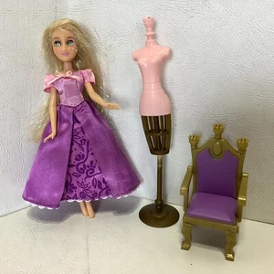 Disney Store Mini Princesa Rapunzel Muñeca Enredada 6" con Accesorios - Imagen 1 de 4