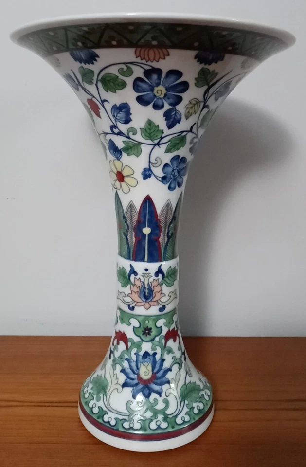 Chinese Porcelain Yongzheng Mark Enamel Flower Horn Vase Reproduction~Beautiful - Image 1 of 4
