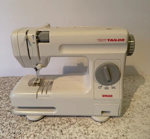 Singer Tiny Tailor Mending Machine TT600A w/Accessories Tested Original Box - Picture 1 of 9