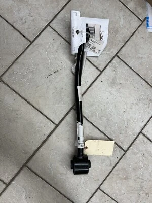 Brazo de control de remolque de suspensión trasera para conductor Jeep Compass 17-21 MOPAR 68309202AA Foto 1 de 4