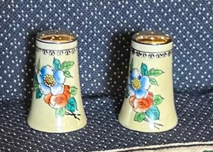 SALT & PEPPER SHAKERS w/GOLD TOP & FLOWERS, MADE IN JAPAN - Picture 1 of 8