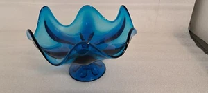 Compota con patas de pétalo Bluenique épico azul vikingo de colección en cuenco de pedestal  - Imagen 1 de 4