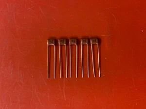 5x PELÍCULA CONDENSADOR PANASONIC ECQ-B1H221KF 220PF 10% 50VDC RADIAL 0.00022UF - Imagen 1 de 4