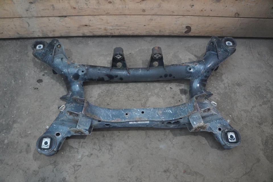 Rear Subframe Cradle Crossmember 33316792506 OEM BMW M235i F22 2014-16 F30 F32 Foto 1 de 4