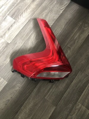 LÁMPARA LUZ TRASERA LADO PASAJERO VOLVO V40 31283339/31290589 LH 2012-2019 Foto 1 de 4