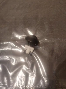 Shark RV1001AE RV1101ARUS RV1100VRUS UR1105ARUS UR1100SRUS ROLLER FRONT WHEEL - Picture 1 of 2