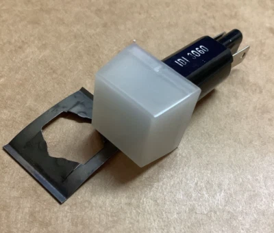 LÁMPARA INDICADORA CUADRADA BLANCA 12V Foto 1 de 3