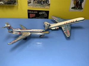 2 Vintage Flugzeuge United Boeing 727 & United N05070 Friction Blechspielzeug (Japan) - Bild 1 von 11