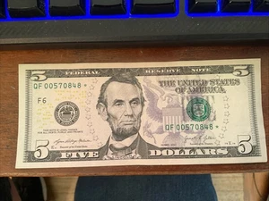 US Five Dollar Bill - Lincoln Currency Star Note - Picture 1 of 2