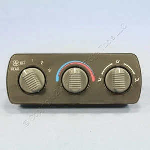 GM OEM HVAC Climate Control Overhead Console 15748171 for 00-02 Yukon Suburban - Picture 1 of 4