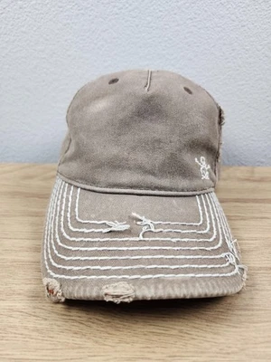 Gorra True Religion con correa trasera marrón envejecido costuras en contraste calavera para hombre Foto 1 de 4