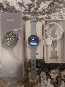 Google Pixel Watch 3 45mm Porcelain Sport Band (LTE) - Photo 1 sur 7