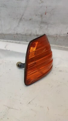 Mercedes Benz W116 indicatore di direzione anteriore sinistro 1305233025 1305233001 - Immagine 1 di 2