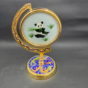 Vintage Suzhou chinesischer bestickter Seidenpanda Cloisonné Emaille Metallständer - Bild 1 von 7
