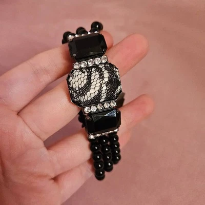 ¡NUEVO CON ETIQUETAS! Hermosa pulsera elástica con cuentas negras diamantes de imitación blancos G by Guess Foto 1 de 4