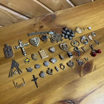 ЛОТ ИЗ 38 ЗАМКОВ/КУЛОНОВ ВИНТАЖНЫЕ ДО СИХ ПОР ОЖЕРЕЛЬЕ КУЛОНЫ - Изображение 1 из 4