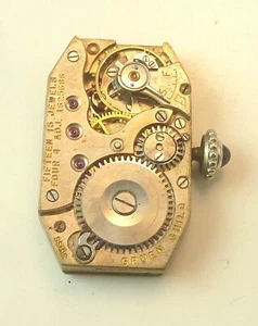 Gruen Guild 15 Jewel Swiss Wristwatch Movement - Parts / Repair 15mm x 25mm - Picture 1 of 5