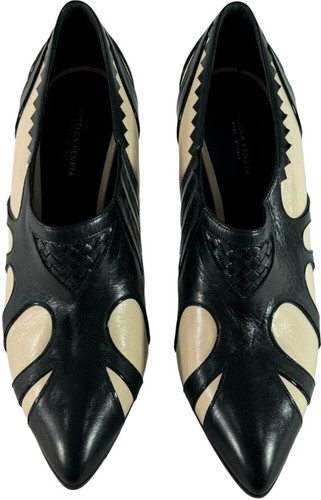 Décolleté a punta BOTTEGA VENETA in pelle nera e avorio collezione intrecciata 39 5 9 5 US