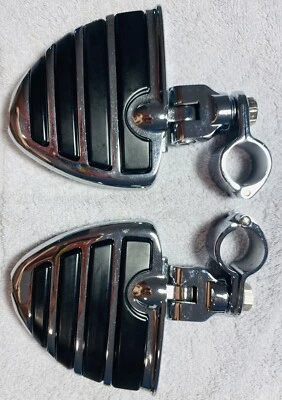 Kuryakyn - Wing Foot Pegs, Clamp Mount For Harley Davidson Highway Bars Foto 1 de 4