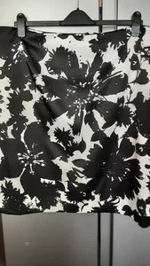 Ladies Debenhams Size 22 Bold Print Skirt - Picture 1 of 5