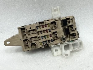 2001 2002 2003 2004 2005 LEXUS GS300 DASH FUSE RELAY BOX - Picture 1 of 8