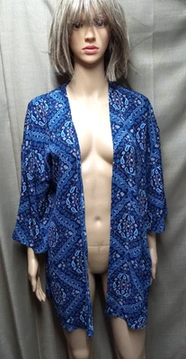 粉色玫瑰中号蓝色花卉/佩斯利印花 100% 聚乙烯印花和服 — 第 1/4 张图片