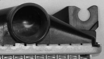 NEW RADIATOR ASSEMBLY FOR NISSAN 720 D21 PATHFINDER PICKUP 1986-1997 NI3010128 Foto 1 de 3