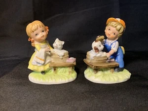 Enesco Lot 2 Figures Girl Washing Kitten & Boy Washing Puppy - Picture 1 of 15