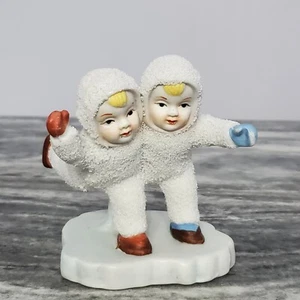 Vintage Snow Babies Skating Holding Hands Figurine Snowbabies Aris Import - Bild 1 von 11