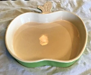 2004 Chantal 2 Qt. Baking Serving 93-AP28 Casserole Dish Stoneware Apple Green - Picture 1 of 8