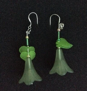 Pale Green Floral Earrings in Silver Heart Gift Box - Picture 1 of 3