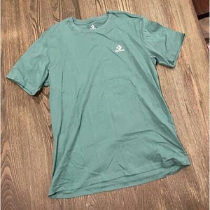 NWOT Converse Go-To Embroidered Star Chevron Standard-Fit T-Shirt Green Size M - Picture 1 of 5