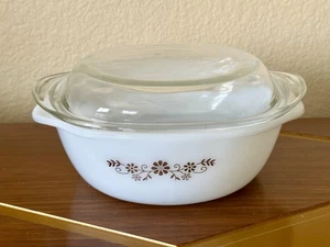 Vintage Dynaware PYR-O-REY Brown Daisy Casserole Milk Glass w Lid - Picture 1 of 10