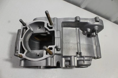 94 KAWASAKI KDX200 ЛЕВЫЙ ПРАВЫЙ БЛОК КАРТЕРА КАРТЕРА ДВИГАТЕЛЯ - Изображение 1 из 4