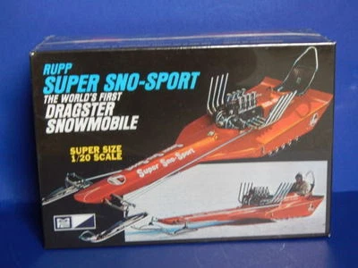 2008 MPC #701 Rupp Super Sno-Sport Dragster Snowmobile 1/20 scale Model Kit new - Image 1 of 3