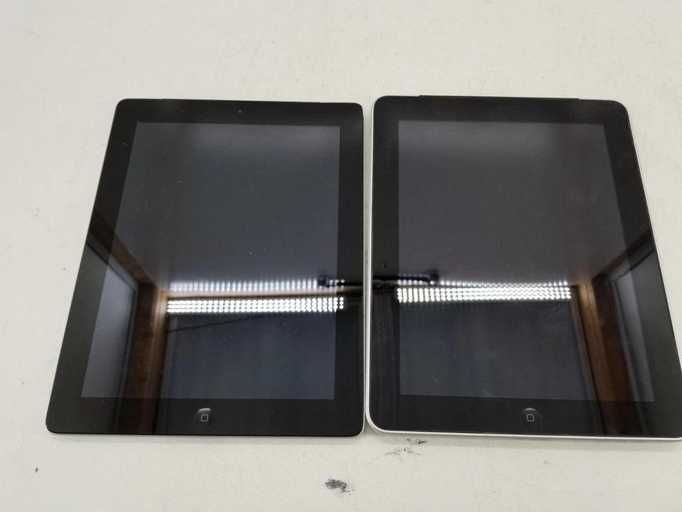 Paquete Apple iPad 1ª Generación A1337 32GB Y Apple iPad 2 A1396 16GB Foto 1 de 4
