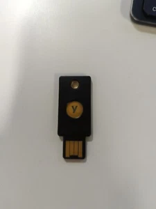Yubico YubiKey 4 USB Sicherheitsschlüssel - Bild 1 von 2