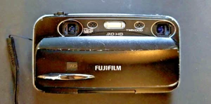 Fujifilm FinePix Real 3D W3 Digital Camera - Pocket-sized 3D with optical zoom! - Afbeelding 1 van 8
