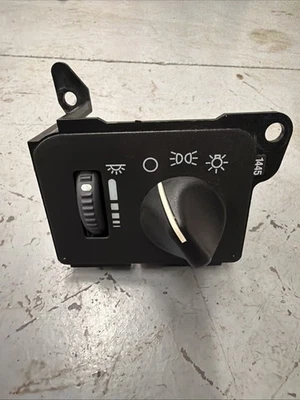 Interruptor de control de faros Camaro usado OEM GM Chevrolet 1997-2002 Foto 1 de 4