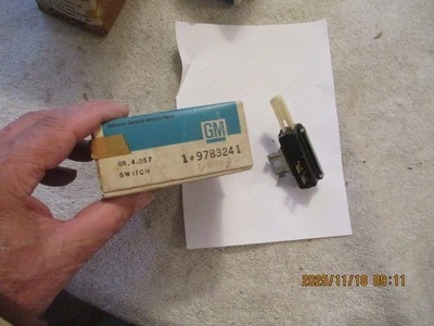 NOS 1966-1969 PONTIAC, 1968-69 BUICK TRANSMISSION DOWNSHIFT SWITCH-PT 9783241 - Image 1 of 4