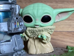 Funko Deluxe POP! Star Wars #407 Mandalorian Grogu The Child with Egg Canister - Picture 1 of 4